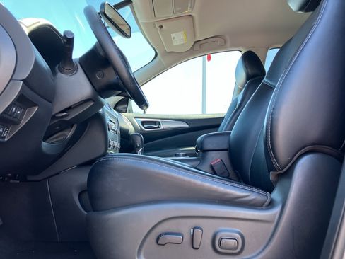 Used 2020 Nissan Pathfinder SL AWD/4WD image 26