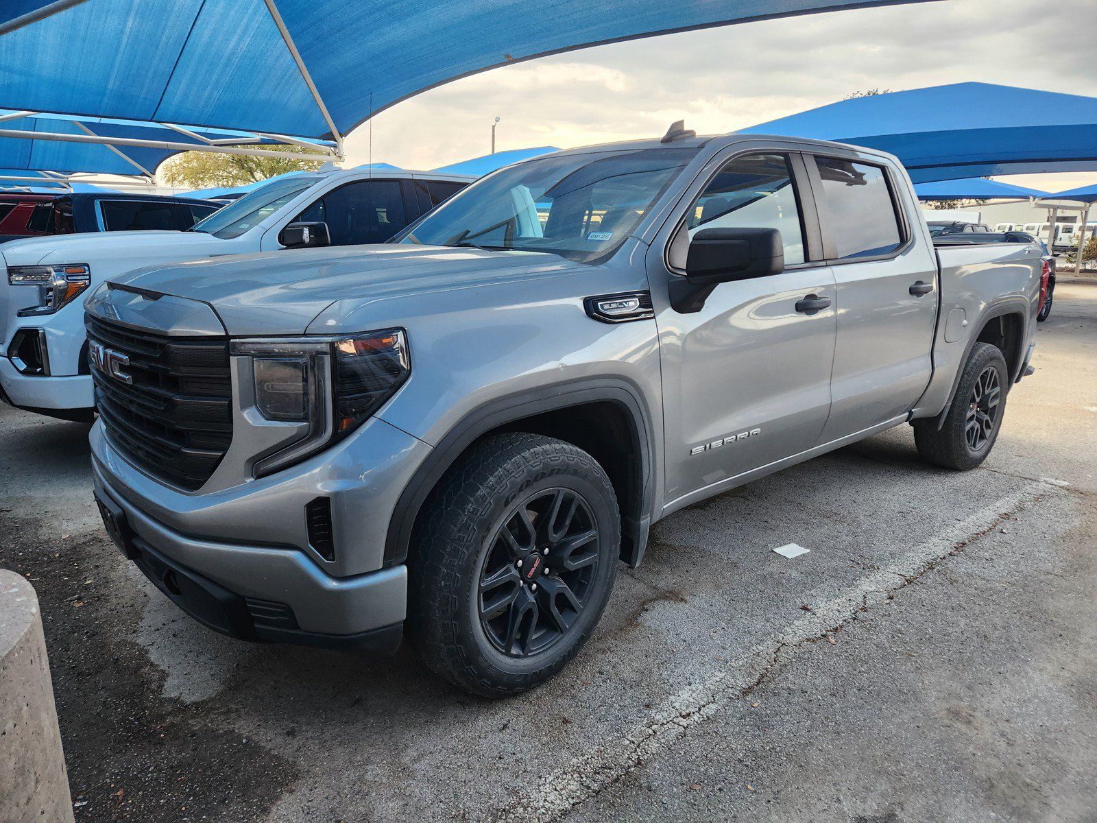 Used 2023 GMC Sierra 1500 Pro w/ Graphite Edition AWD/4WD image 2