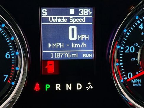 Used 2016 Chrysler Town & Country Touring w/ Driver Convenience Group image 13