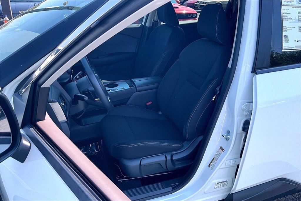 Used 2023 Nissan Rogue S FWD image 23
