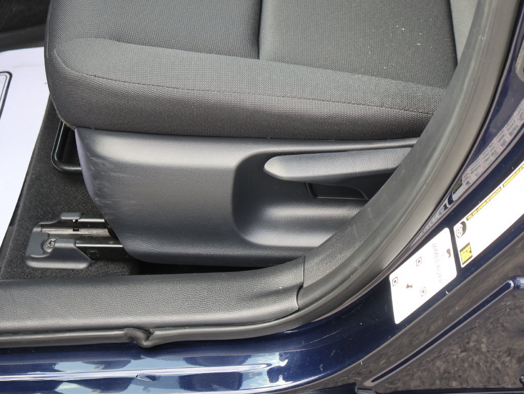 Used 2025 Toyota Corolla LE FWD image 22