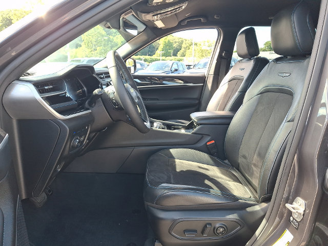 Used 2023 Jeep Grand Cherokee Trailhawk w/ Advanced Protech Group II AWD/4WD image 2