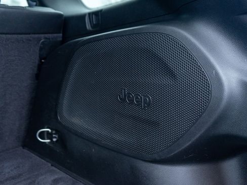 Used 2021 Jeep Cherokee Limited image 10