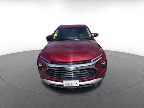 Used 2025 Chevrolet TrailBlazer LT image 3