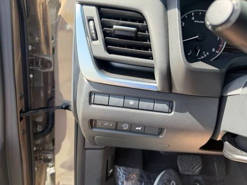 Used 2024 Nissan Rogue SV w/ SV Premium Package FWD image 19