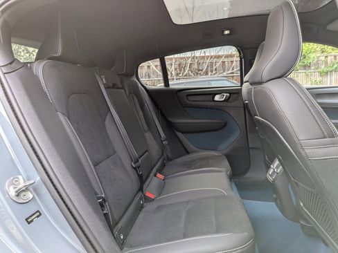 Used 2022 Volvo C40 P8 Recharge Ultimate image 22