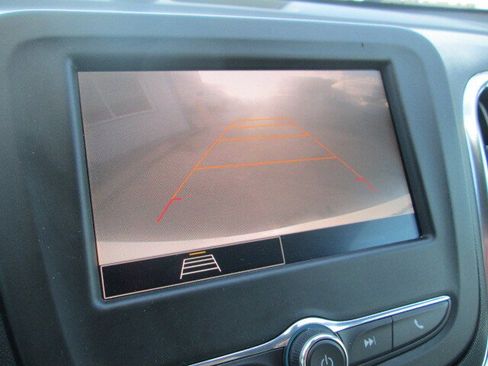 Used 2022 Chevrolet Equinox LS w/ LS Convenience Package image 18