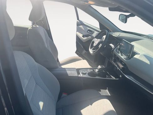 Used 2023 Nissan Rogue SV image 15