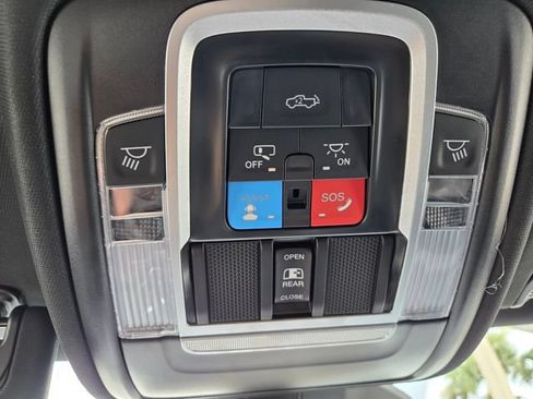 Used 2025 RAM 1500 Big Horn AWD/4WD image 32