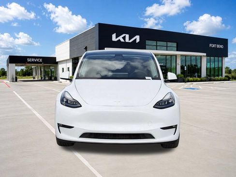 Used 2022 Tesla Model Y Performance AWD/4WD image 2