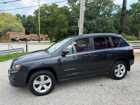 Used 2014 Jeep Compass Latitude w/ Sun/Sound Group FWD image 5