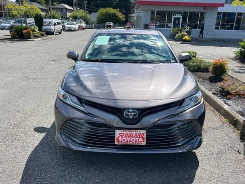 Used 2019 Toyota Camry XLE FWD image 5