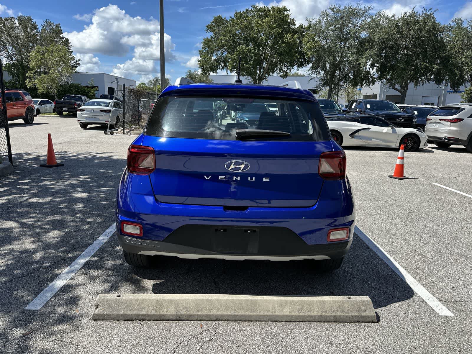 Used 2024 Hyundai Venue Limited FWD image 7