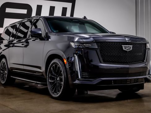 Used 2023 Cadillac Escalade ESV Sport w/ LPO, ONYX Package AWD/4WD image 25