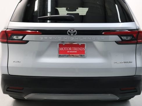 Used 2024 Toyota Grand Highlander Platinum image 64