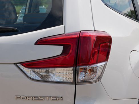Used 2021 Subaru Forester AWD/4WD image 17