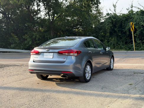 Used 2017 Kia Forte S FWD image 11