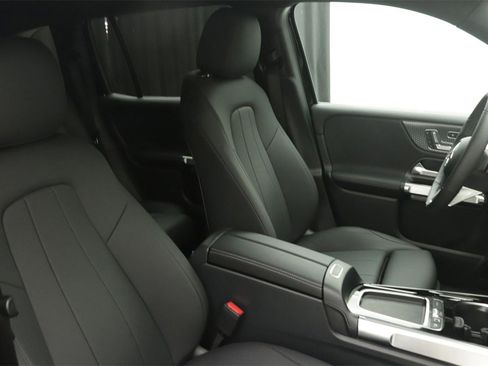 New 2025 Mercedes-Benz GLB 250 image 9