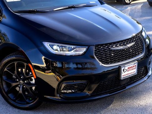 New 2026 Chrysler Pacifica Select w/ S Appearance Package image 3