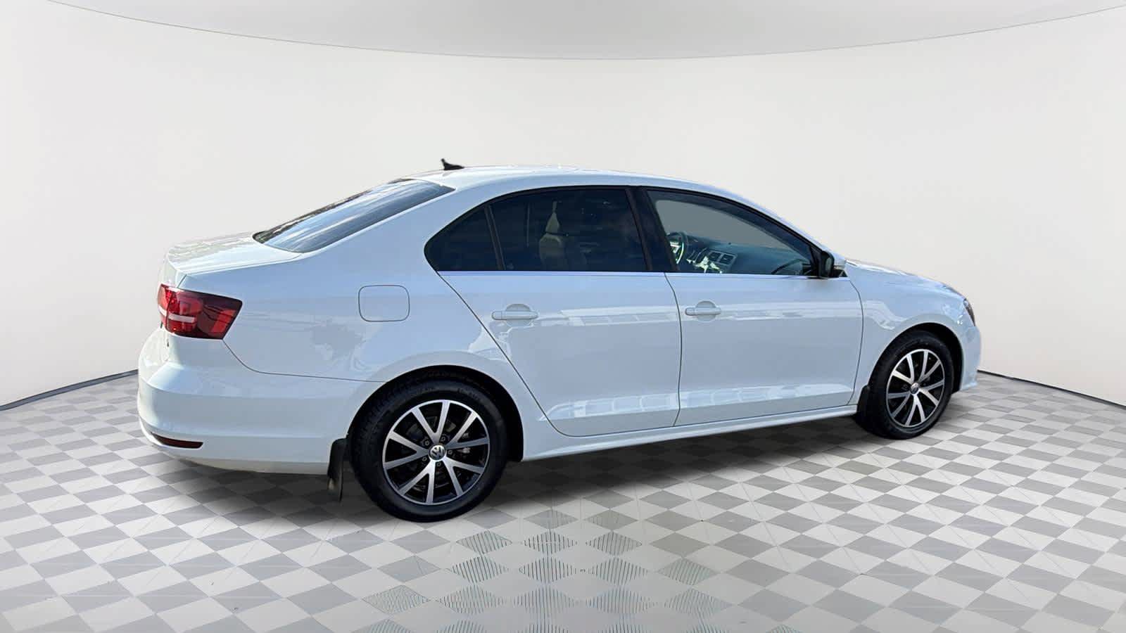 Used 2018 Volkswagen Jetta SE FWD image 4