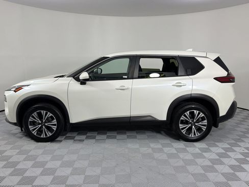 Used 2023 Nissan Rogue SV FWD image 2