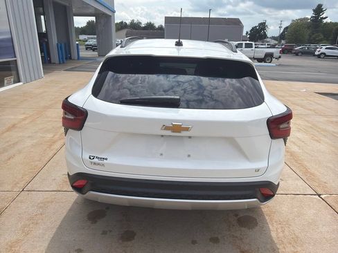 Used 2024 Chevrolet Trax LT FWD image 4