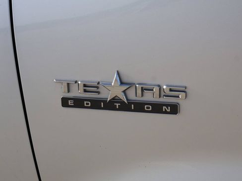 Used 2022 Chevrolet Silverado 1500 LTZ AWD/4WD image 3