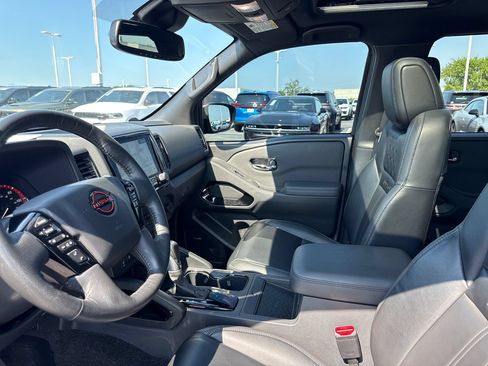 Used 2022 Nissan Frontier PRO-4X w/ Pro-4X Premium Package AWD/4WD image 12