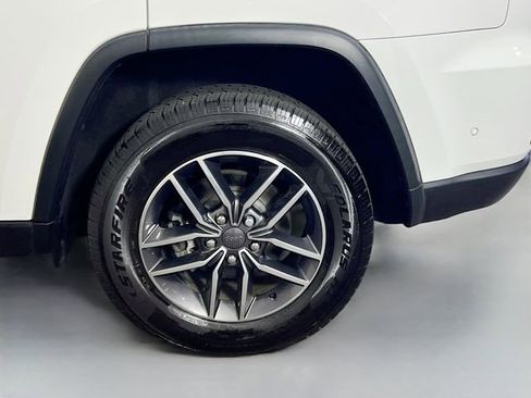 Used 2019 Jeep Grand Cherokee Limited image 27