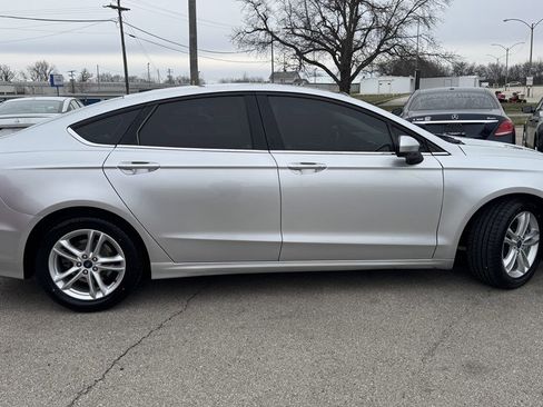 Used 2018 Ford Fusion SE w/ Fusion SE Technology Package image 9