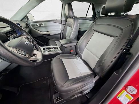 Used 2024 Ford Explorer XLT w/ Equipment Group 202A AWD/4WD image 11