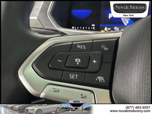 Used 2022 Volkswagen Tiguan SE image 17