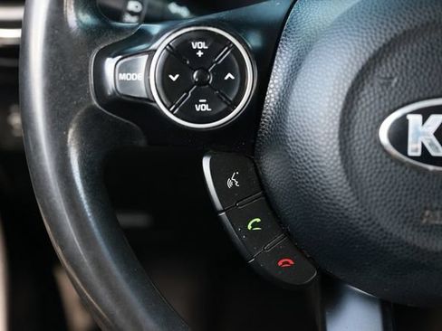 Used 2016 Kia Soul + FWD image 29