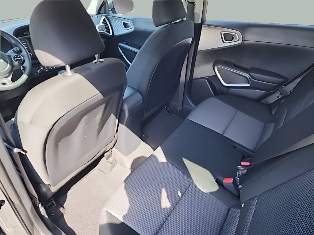 Used 2025 Kia Soul LX w/ LX Technology Package FWD image 12