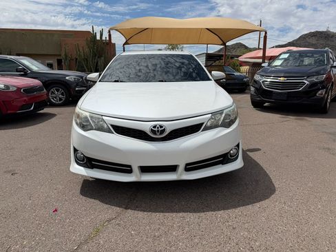 Used 2014 Toyota Camry SE image 2