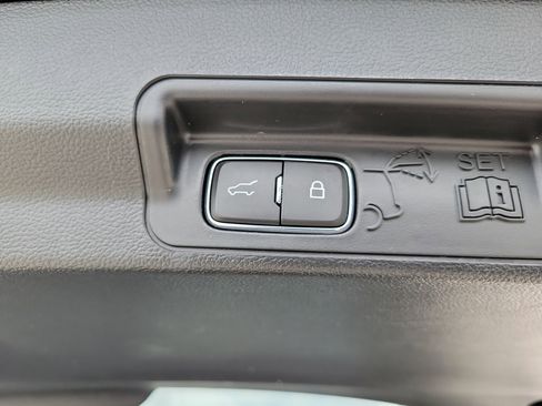 Used 2023 Ford Explorer XLT RWD image 16