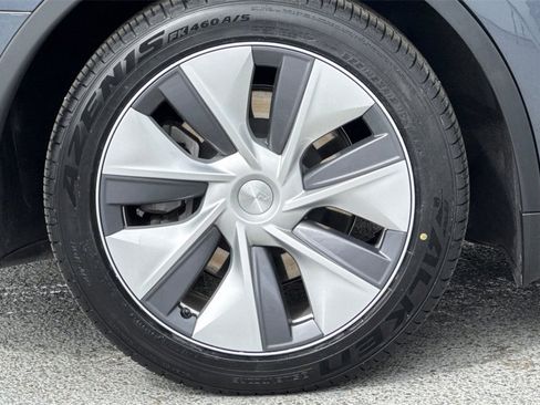 Used 2023 Tesla Model Y Long Range image 25