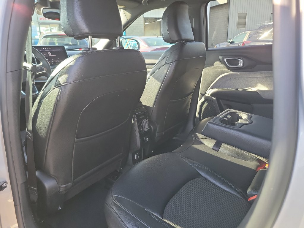 Used 2024 Jeep Compass Latitude AWD/4WD image 17