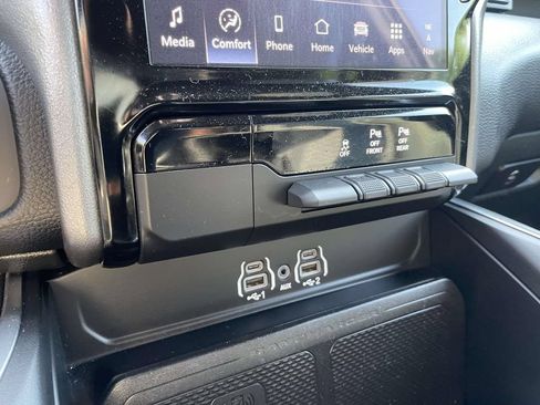 Used 2025 RAM 1500 Big Horn AWD/4WD image 29