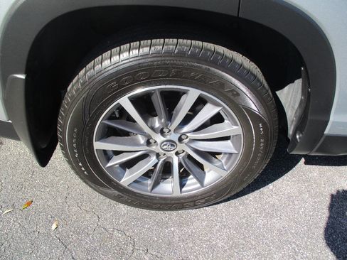 Used 2019 Toyota Highlander XLE image 35