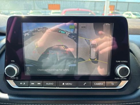 Used 2021 Nissan Rogue SV image 19