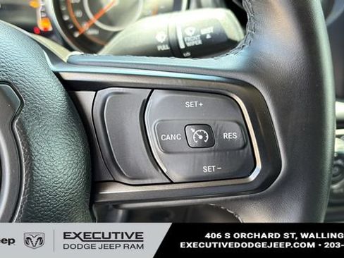Used 2022 Jeep Gladiator Sport AWD/4WD image 12