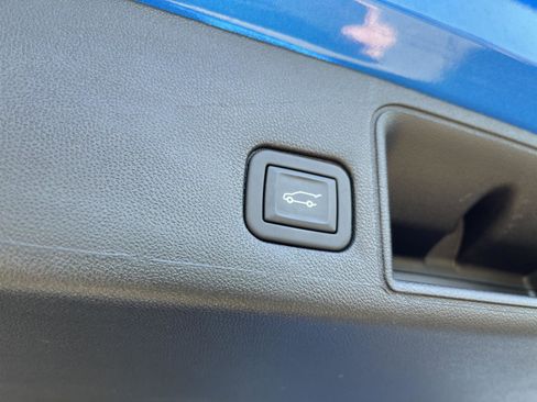 Used 2024 GMC Terrain SLE w/ Driver Convenience Package FWD image 39