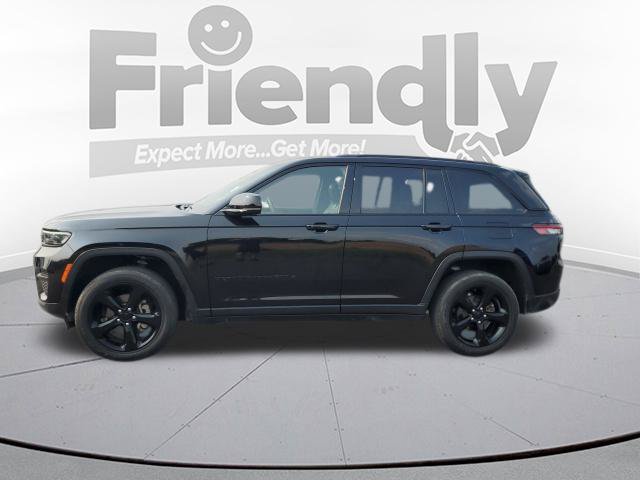 Used 2023 Jeep Grand Cherokee Altitude AWD/4WD image 2