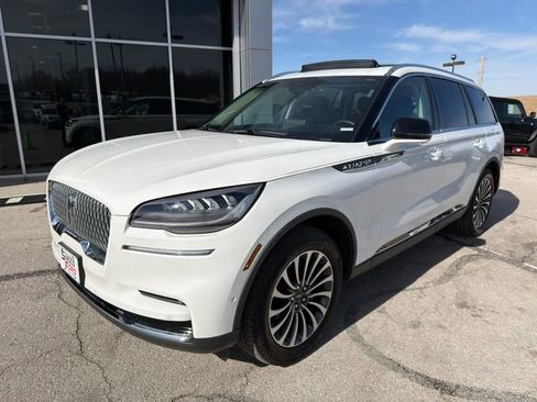 Used 2024 Lincoln Aviator Reserve w/ Equipment Group 201A image 3