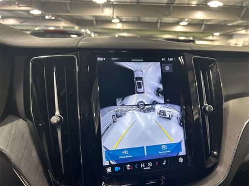 Certified 2025 Volvo XC60 B5 Plus image 17