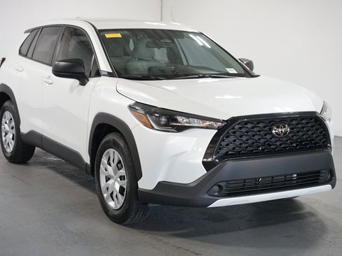 Certified 2025 Toyota Corolla Cross L image 3