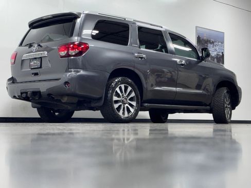 Used 2019 Toyota Sequoia Limited w/ Safety & Convenience Package AWD/4WD image 4