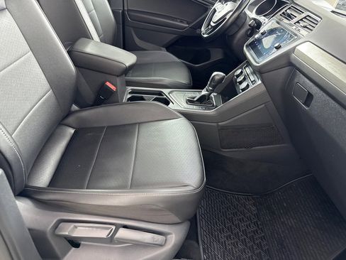 Used 2019 Volkswagen Tiguan SE image 28