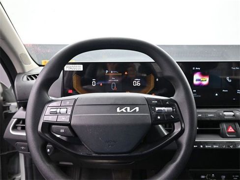 Used 2025 Kia K4 LXS image 14